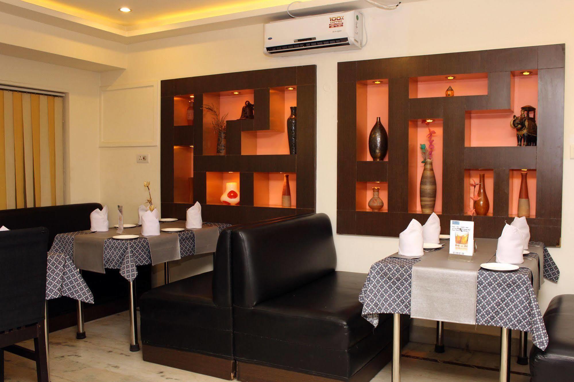 The Pearl Hotel Kolkata Exterior photo