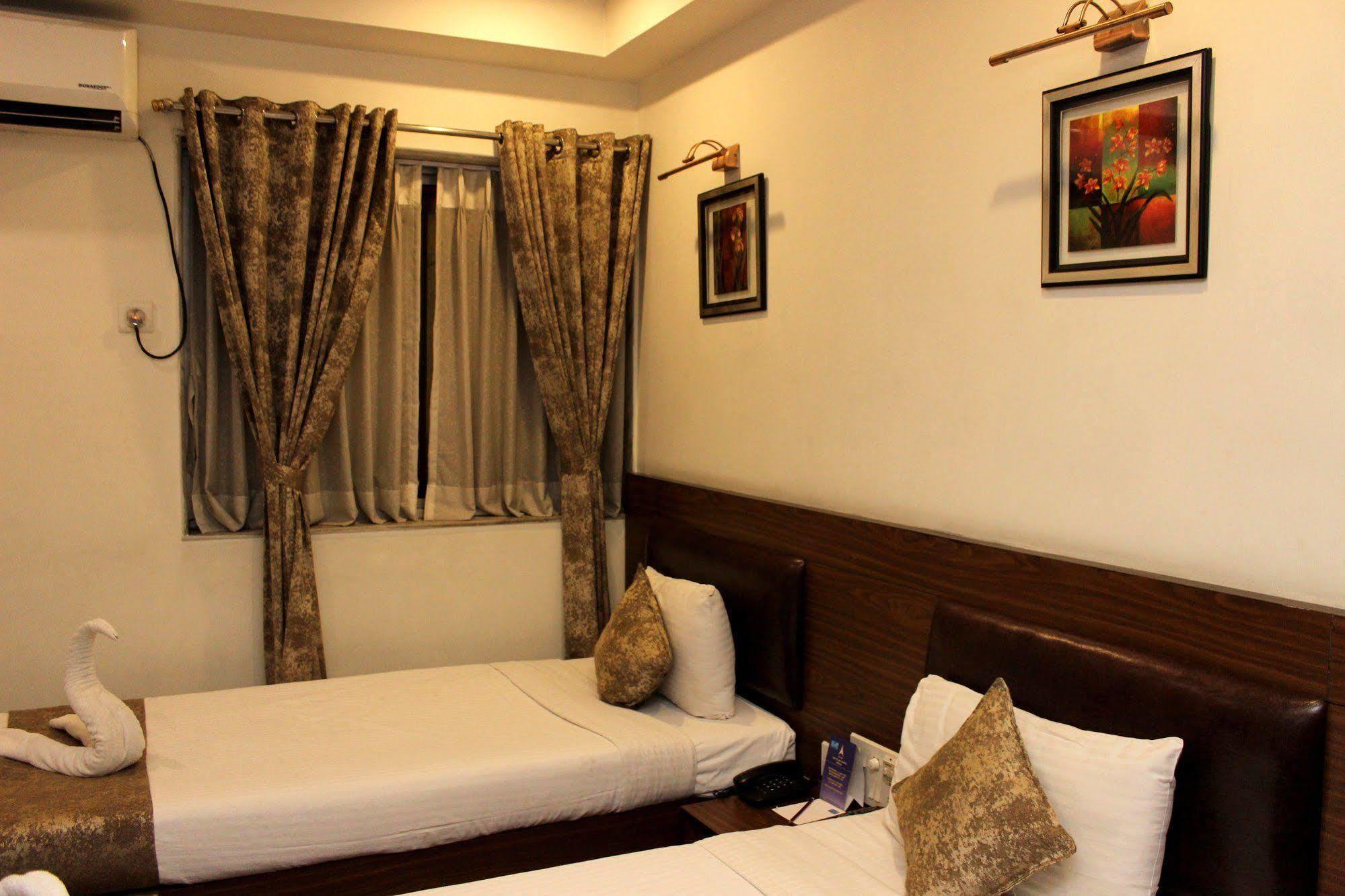 The Pearl Hotel Kolkata Exterior photo