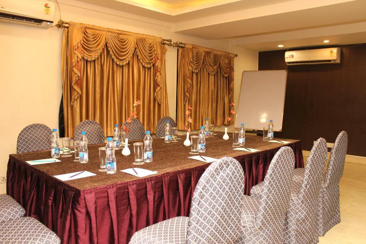 The Pearl Hotel Kolkata Exterior photo