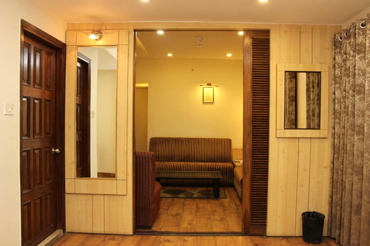 The Pearl Hotel Kolkata Exterior photo